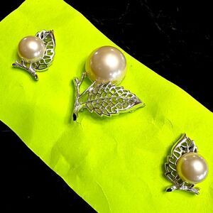 Sarah, Coventry natures, pearl pin and clip on earrings